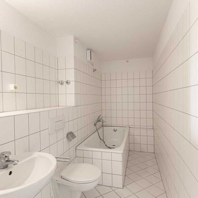 Helles Bad mit Badewanne und Fliesen im Studentenwohnheim Hildebrandstrasse Dresden