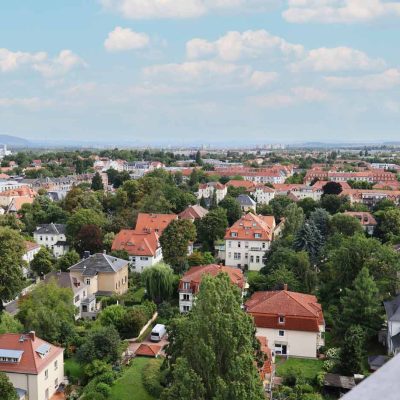 Panoramaausblick auf die Dresdner Stadtsilhouette vom Studentenwohnheim Hildebrandstraße aus